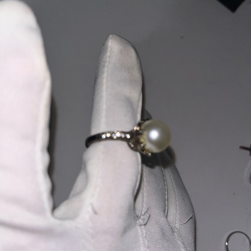 Pearl White and Silver Pearl Solitaire Ring by Pearl - Picture 8 of 10